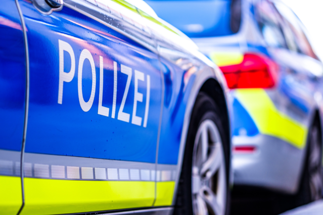Hund misshandelt, Zeugin bedroht Polizei geht gegen Täter vor